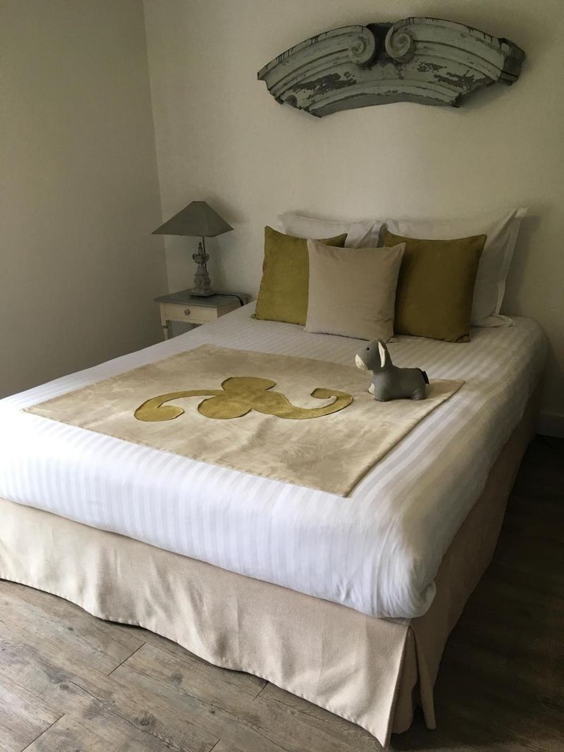 Chambre Reinette, tons verts, vue sur le jardin